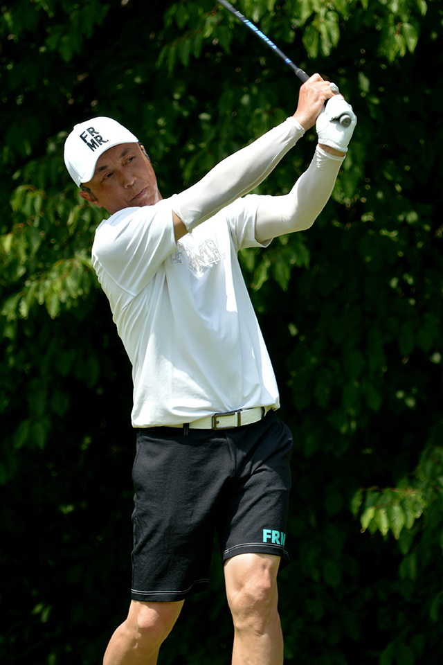 �{�{ �T�� ��